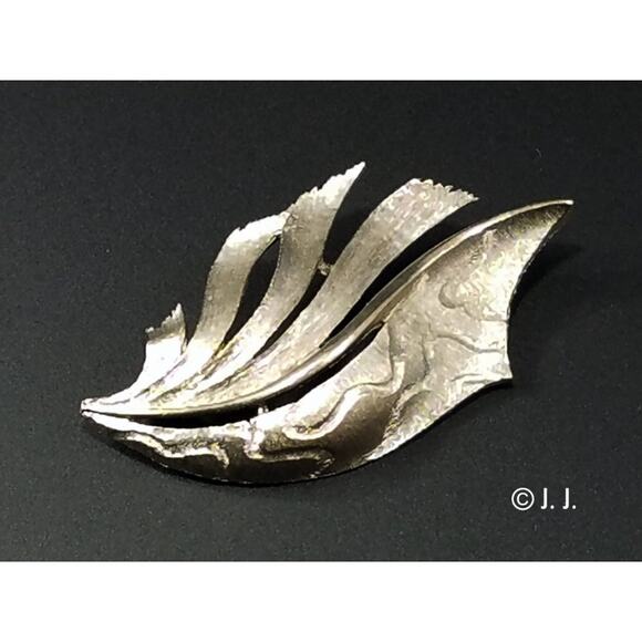 Vintage Leaf Brooch, Silver Tone, JJ Jonette Jewelry, 1970s, 2 1/2 Inches - Picture 8 of 10